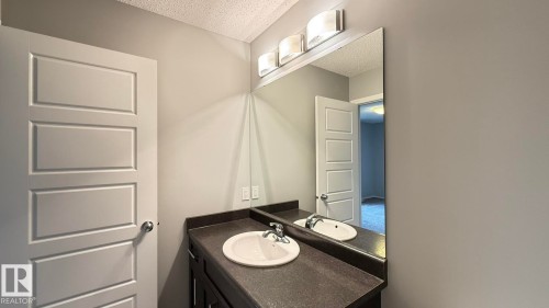 7185 Cardinal Way, Edmonton, AB - Indoor Photo Showing Bathroom
