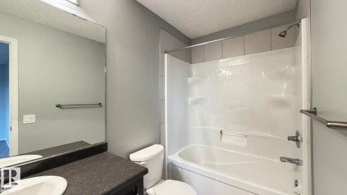 7185 Cardinal Way, Edmonton, AB - Indoor Photo Showing Bathroom
