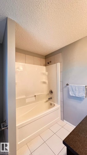 7185 Cardinal Way, Edmonton, AB - Indoor Photo Showing Bathroom