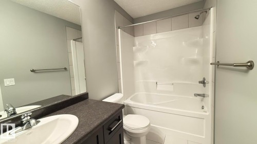 7185 Cardinal Way, Edmonton, AB - Indoor Photo Showing Bathroom