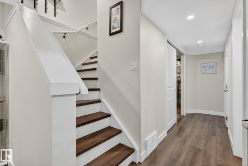 2465 Austin Crescent, Edmonton, AB - Indoor Photo Showing Other Room