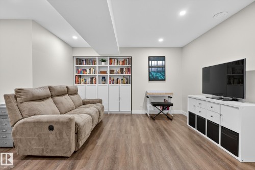 2465 Austin Crescent, Edmonton, AB - Indoor