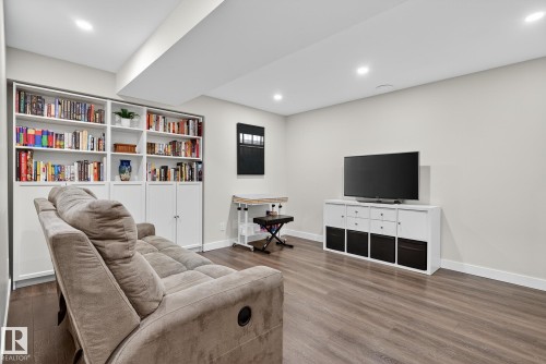 2465 Austin Crescent, Edmonton, AB - Indoor