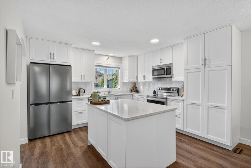 2465 Austin Crescent, Edmonton, AB - Indoor Photo Showing Kitchen With Stainless Steel Kitchen With Upgraded Kitchen