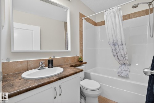 2465 Austin Crescent, Edmonton, AB - Indoor Photo Showing Bathroom