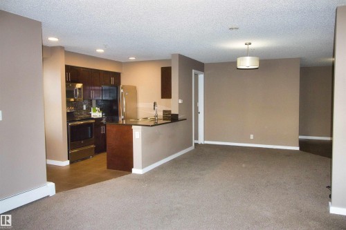124 12025 22 Avenue, Edmonton, AB - Indoor Photo Showing Kitchen