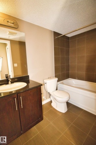 124 12025 22 Avenue, Edmonton, AB - Indoor Photo Showing Bathroom