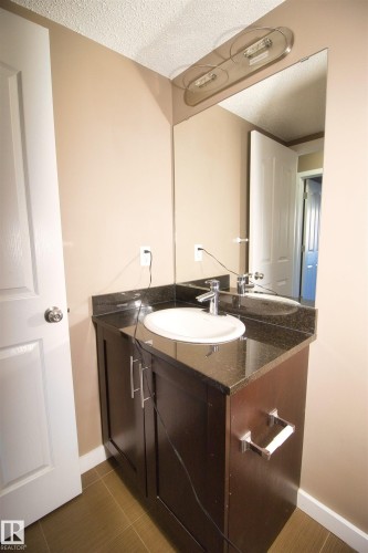 124 12025 22 Avenue, Edmonton, AB - Indoor Photo Showing Bathroom