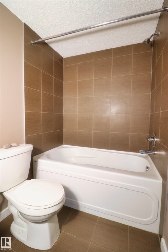 124 12025 22 Avenue, Edmonton, AB - Indoor Photo Showing Bathroom