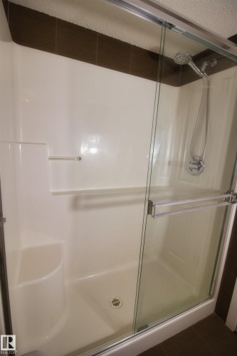 124 12025 22 Avenue, Edmonton, AB - Indoor Photo Showing Bathroom