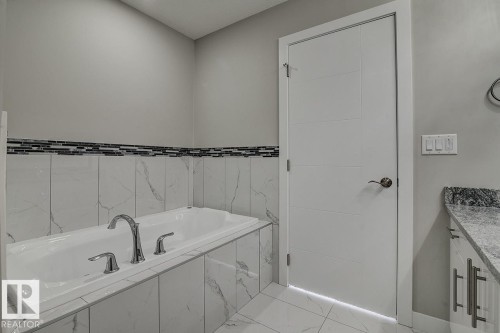 10357 149 Street, Edmonton, AB - Indoor Photo Showing Bathroom