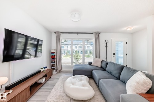 5043 Kinney Link, Edmonton, AB - Indoor Photo Showing Living Room