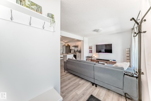 5043 Kinney Link, Edmonton, AB - Indoor