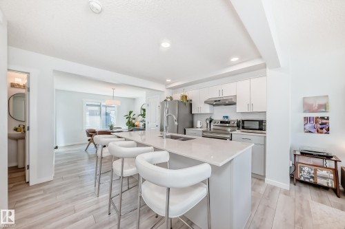 5043 Kinney Link, Edmonton, AB - Indoor