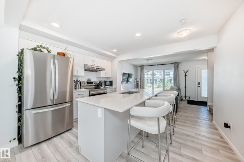 5043 Kinney Link, Edmonton, AB - Indoor Photo Showing Kitchen