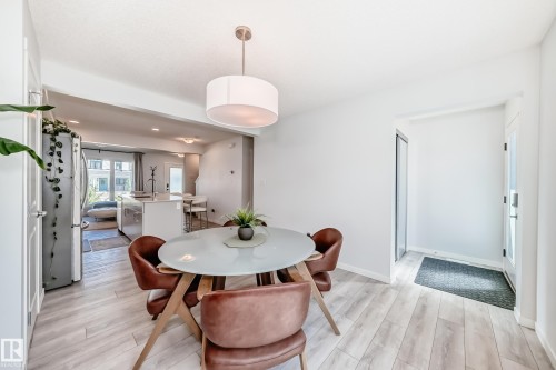 5043 Kinney Link, Edmonton, AB - Indoor Photo Showing Dining Room