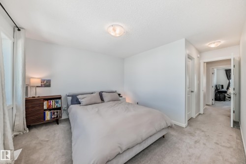 5043 Kinney Link, Edmonton, AB - Indoor Photo Showing Bedroom