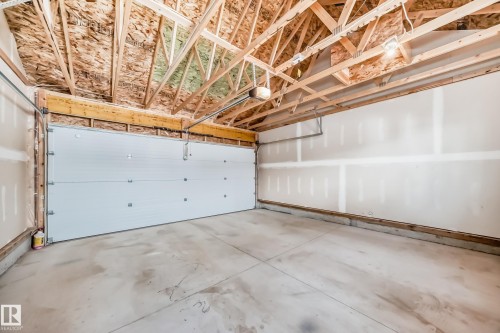 5043 Kinney Link, Edmonton, AB - Indoor Photo Showing Garage