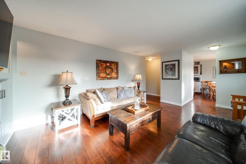 16524 78 Avenue, Edmonton, AB - Indoor Photo Showing Living Room