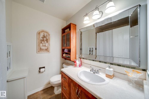 16524 78 Avenue, Edmonton, AB - Indoor Photo Showing Bathroom