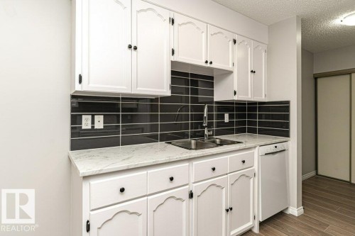 204 14004 26 Street, Edmonton, AB - Indoor Photo Showing Kitchen
