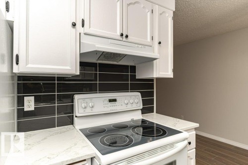 204 14004 26 Street, Edmonton, AB - Indoor Photo Showing Kitchen
