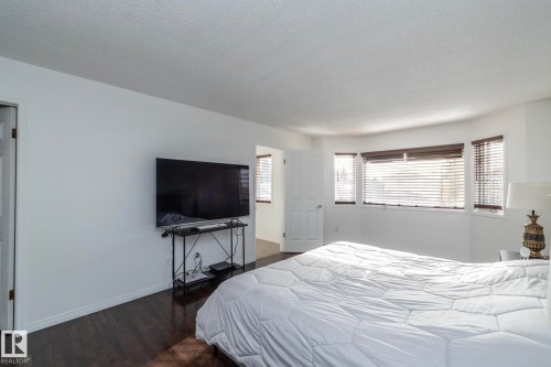 12 Elsinore Place, Edmonton, AB - Indoor Photo Showing Bedroom