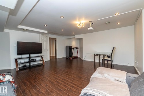 12 Elsinore Place, Edmonton, AB - Indoor Photo Showing Living Room