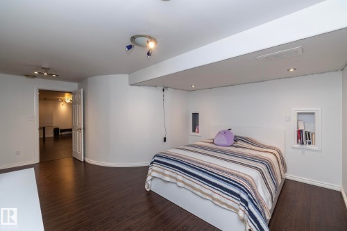12 Elsinore Place, Edmonton, AB - Indoor Photo Showing Bedroom