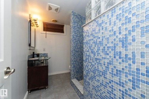 12 Elsinore Place, Edmonton, AB - Indoor