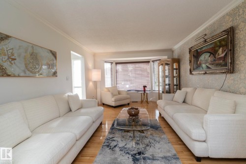 12 Elsinore Place, Edmonton, AB - Indoor Photo Showing Living Room