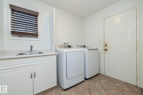 12 Elsinore Place, Edmonton, AB - Indoor Photo Showing Laundry Room