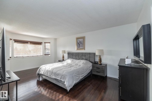 12 Elsinore Place, Edmonton, AB - Indoor Photo Showing Bedroom