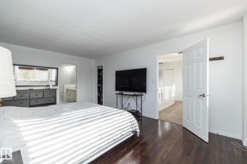 12 Elsinore Place, Edmonton, AB - Indoor Photo Showing Bedroom