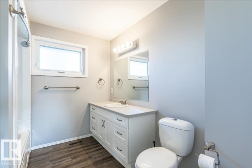 10982 164 Street, Edmonton, AB - Indoor Photo Showing Bathroom