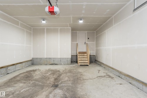 5386 Kimball Place Sw, Edmonton, AB - Indoor Photo Showing Garage
