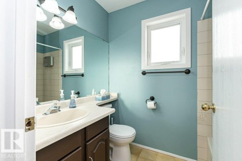 9717 85A Street, Fort Saskatchewan, AB - Indoor Photo Showing Bathroom
