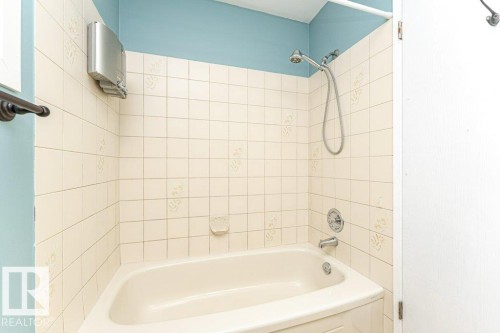 9717 85A Street, Fort Saskatchewan, AB - Indoor Photo Showing Bathroom