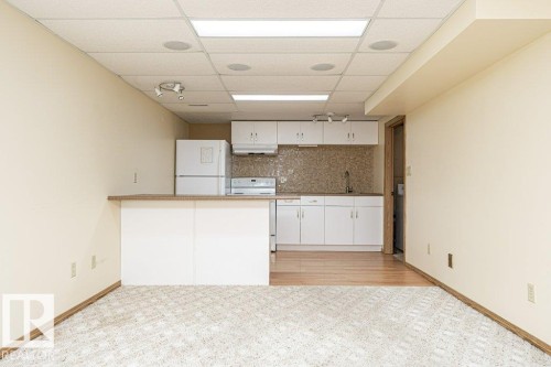 9717 85A Street, Fort Saskatchewan, AB - Indoor Photo Showing Kitchen