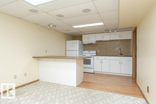 9717 85A Street, Fort Saskatchewan, AB - Indoor Photo Showing Kitchen