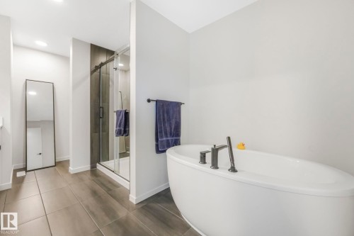 488 38A Street, Edmonton, AB - Indoor Photo Showing Bathroom