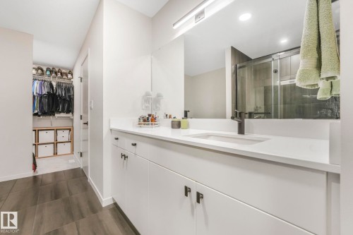 488 38A Street, Edmonton, AB - Indoor Photo Showing Bathroom