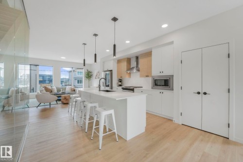 488 38A Street, Edmonton, AB - Indoor Photo Showing Kitchen With Upgraded Kitchen