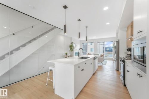 488 38A Street, Edmonton, AB - Indoor Photo Showing Kitchen With Upgraded Kitchen