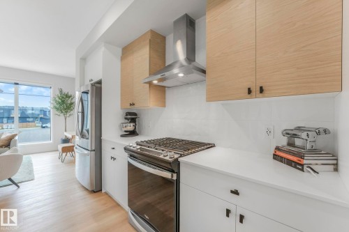 488 38A Street, Edmonton, AB - Indoor Photo Showing Kitchen With Upgraded Kitchen