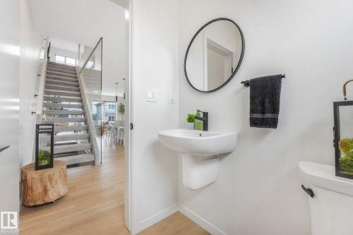488 38A Street, Edmonton, AB - Indoor Photo Showing Bathroom