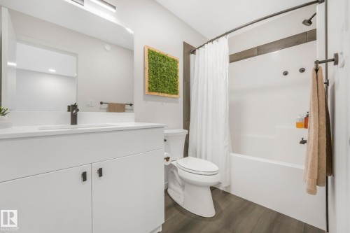 488 38A Street, Edmonton, AB - Indoor Photo Showing Bathroom