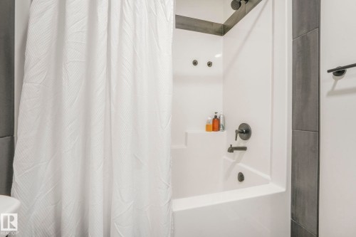 488 38A Street, Edmonton, AB - Indoor Photo Showing Bathroom