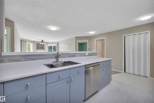 305 10221 111 Street, Edmonton, AB - Indoor Photo Showing Kitchen