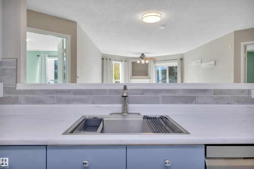 305 10221 111 Street, Edmonton, AB - Indoor Photo Showing Kitchen